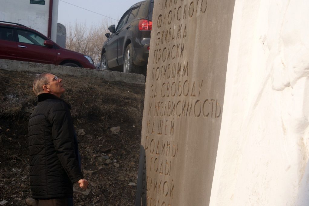 Депутат осмотрел памятник