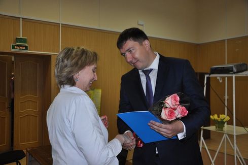 Поздравление врачей Приморской краевой клинической больницы №1 и детской поликлиники №7 с Днем медработника. Июнь 2013