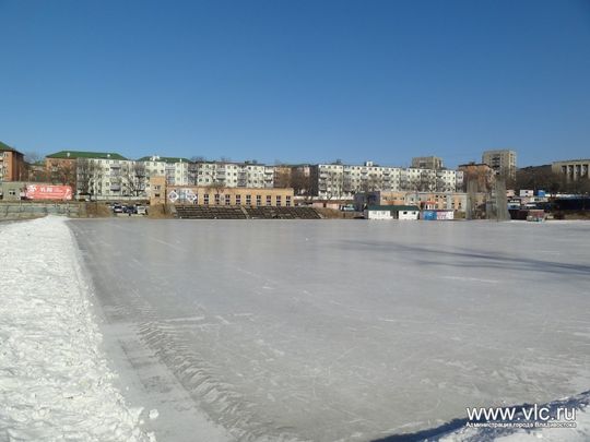 Каток ежедневно чистят и дозаливают