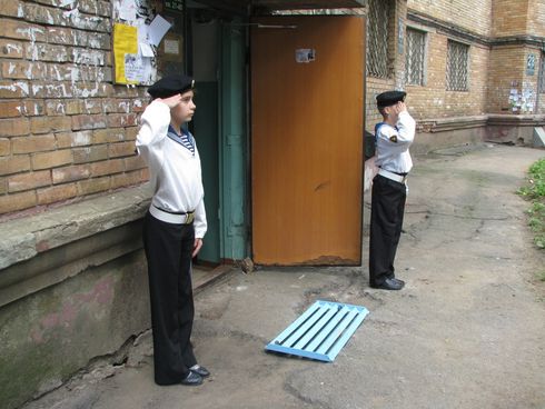 Гостей праздника встречали юные патриоты Родины