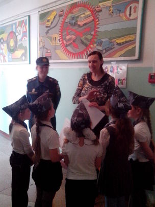 Дети отвечали на вопросы по пожарной безопасности, правилам дорожного движения и оказанию первой медицинской помощи