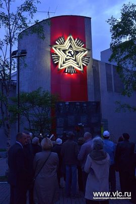 Вечером зажглась подсветка