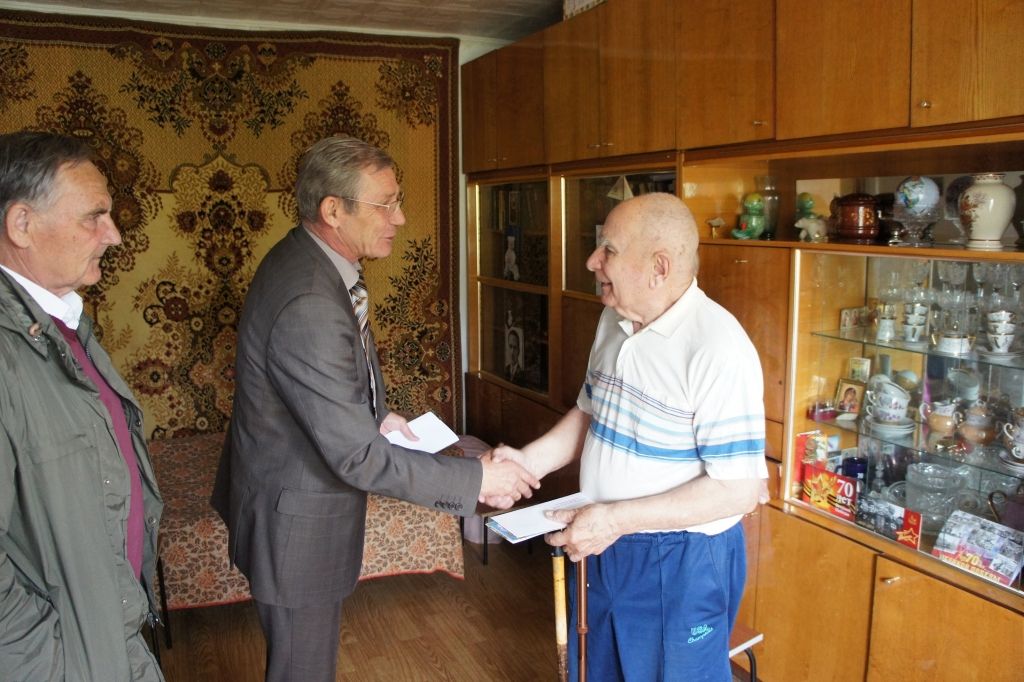 Юрий Корсаков в гостях у ветерана Великой Отечественной войны