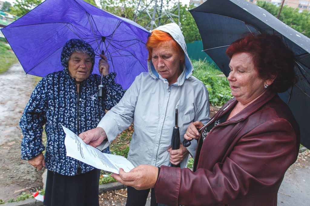 Наличие и расширение автостоянки отрицательно сказывается на озеленении района
