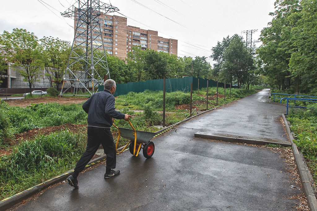 Незаконная стоянка на Гамарника