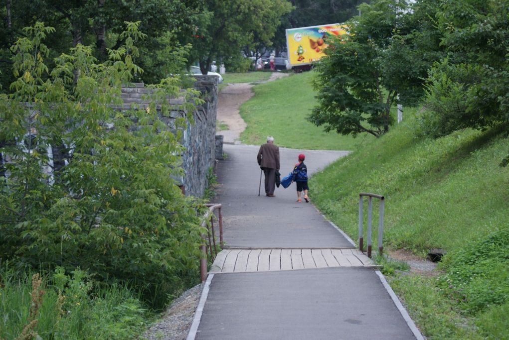 Тропу в районе остановки "Фирсова" и "Постышева" заасфальтировали