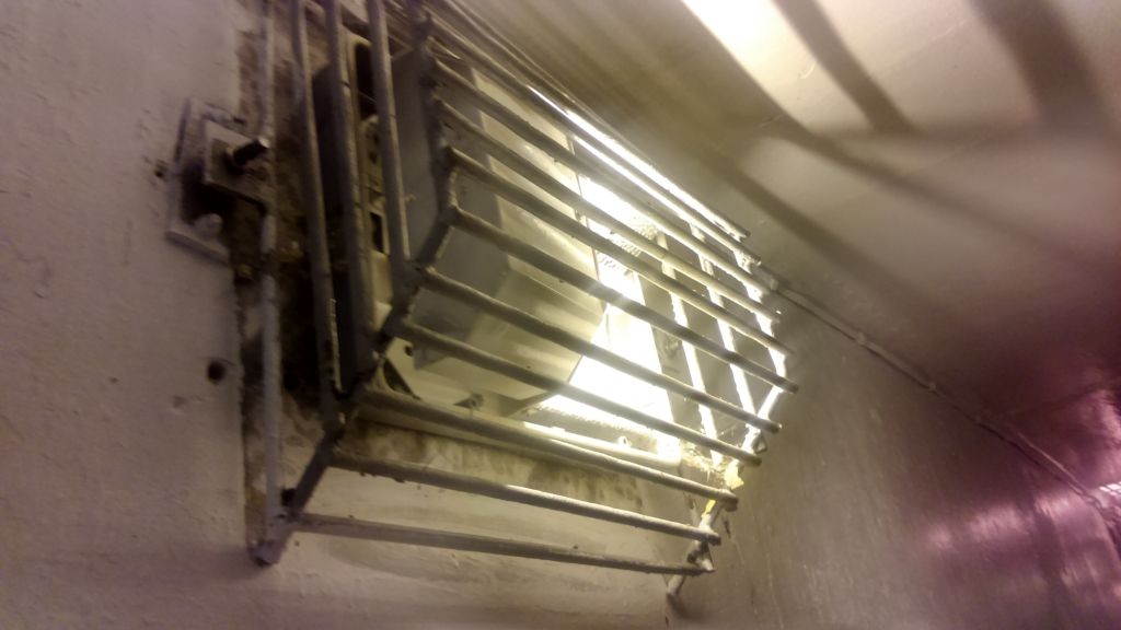 Лампы с антивандальными решетками