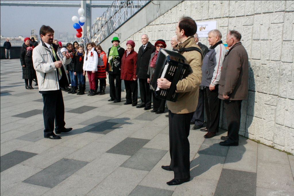 Хор общественной организации "Дети войны" выступил перед участниками оздоровительной акции