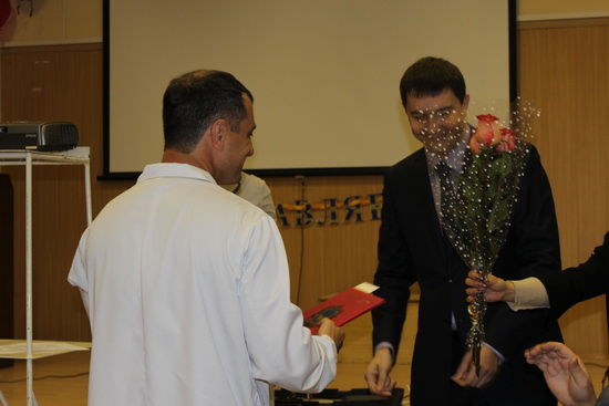 Депутат вручил лучшим работникам почетные грамоты и благодарности ЗС ПК Депутат вручил лучшим работникам почетные грамоты и благодарности ЗС ПК