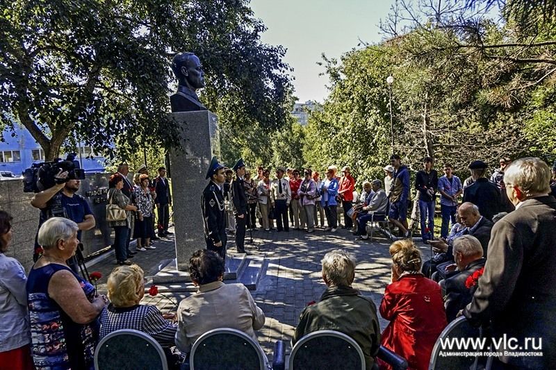 Памятник генералу Дмитрию Карбышеву открыли после реставрации