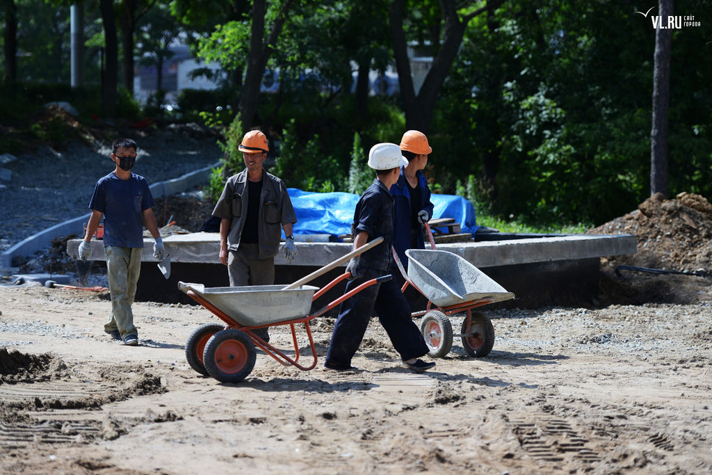 Реконструкция парка Победы идет полным ходом. Фото Vl.ru
