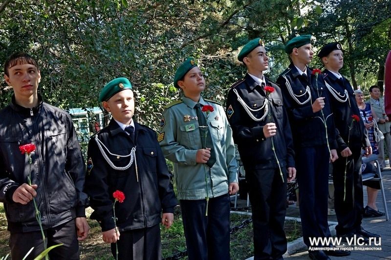 Памятник генералу Дмитрию Карбышеву открыли после реставрации